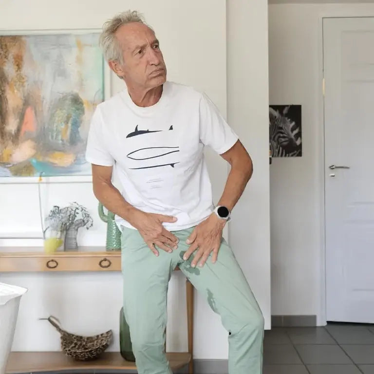 Mann mit Hautreizungen durch Erwachsenenwindeln